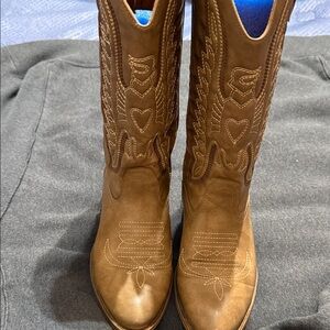 Stylish Tan Women's Heeled Cowboy Boots